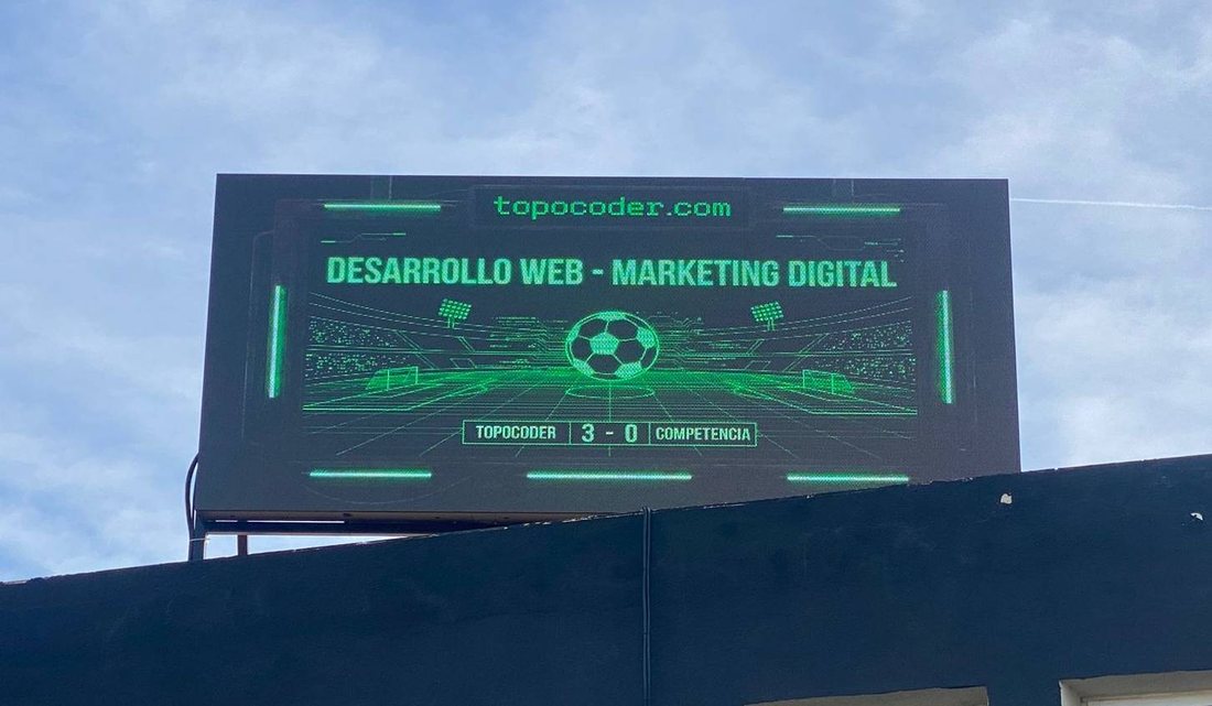 La misma pantalla LED mostrando el anuncio de un patrocinador
