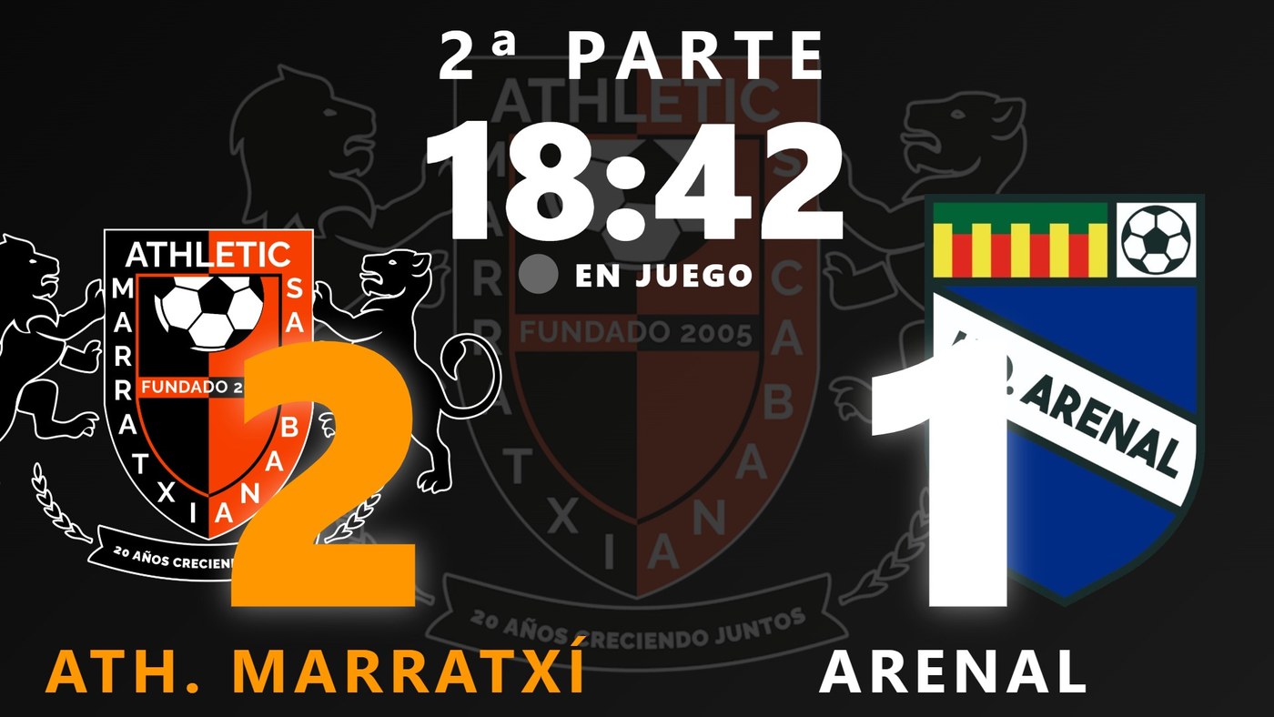 El marcador: Ath. Marratxí 2, Arenal 1, 18:42 de la segunda parte, en juego, con los dos escudos y el logo del club de fondo